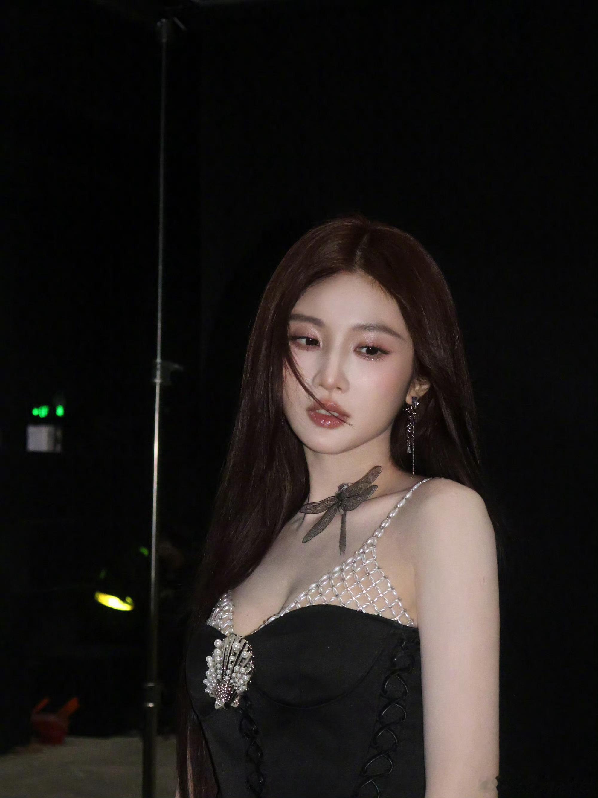 乘风破浪的姐姐张慧雯谢楠机场同框张慧雯谢楠改三次航班还偶遇张慧雯改了三次航班，还