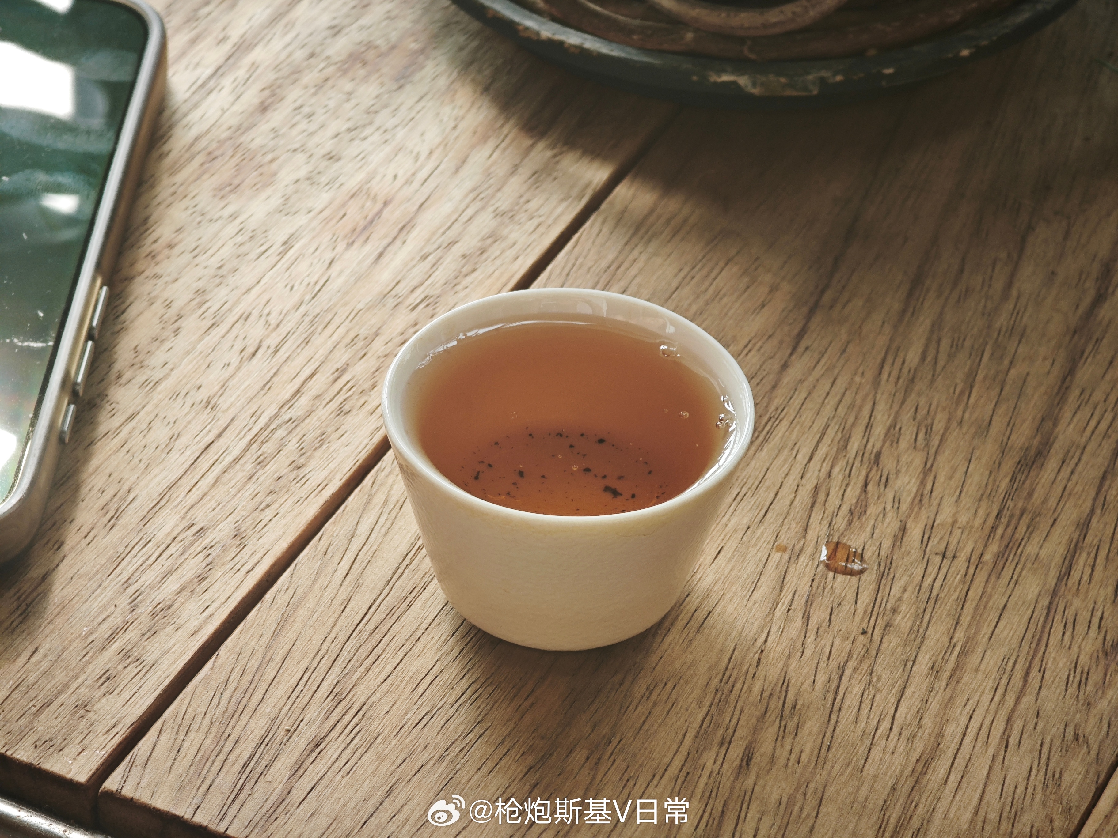 周末了，放松先来一杯茶。一大早看到要出太阳，结果没两分钟，太阳就不见了。 ​​​