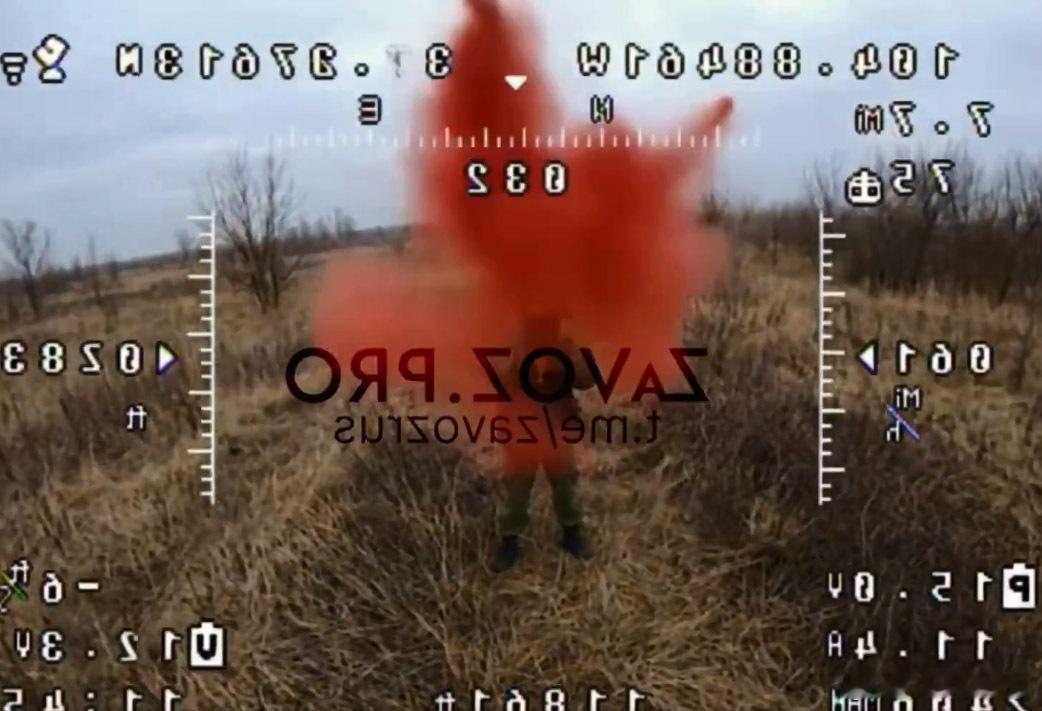 大递正在测试用彩色烟雾弹来对付fpv。据称这种烟雾能致盲fpv的摄像头。这倒是一