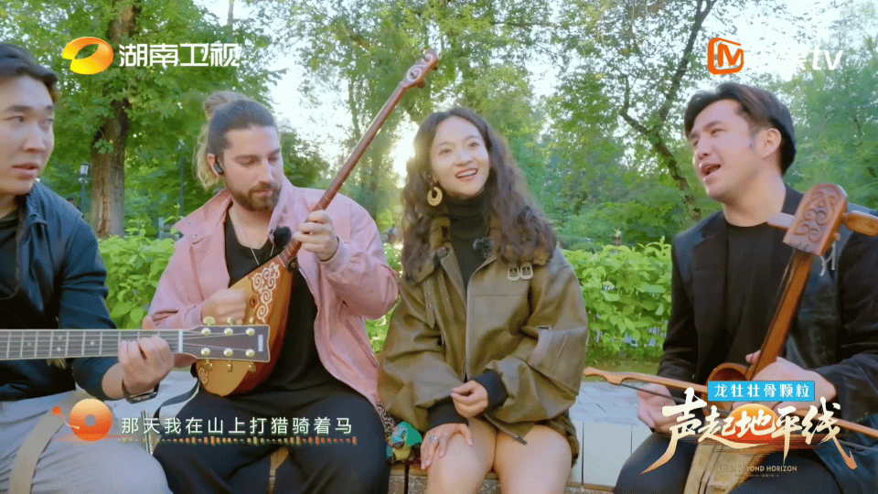 1934年新疆内乱，700名中国商人被困，哈萨克牧民赶2000峰骆驼送物资，真·