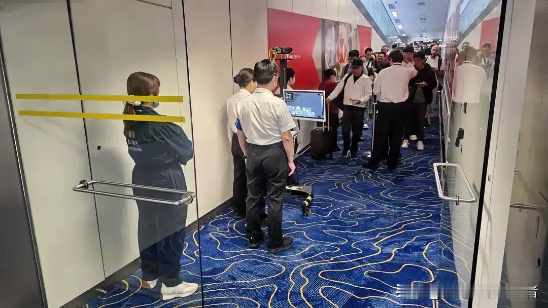 香港启动埃博拉戒备响应！
刚果金已出现80多例疑似死亡病例，本轮疫情尚无获批疫苗
