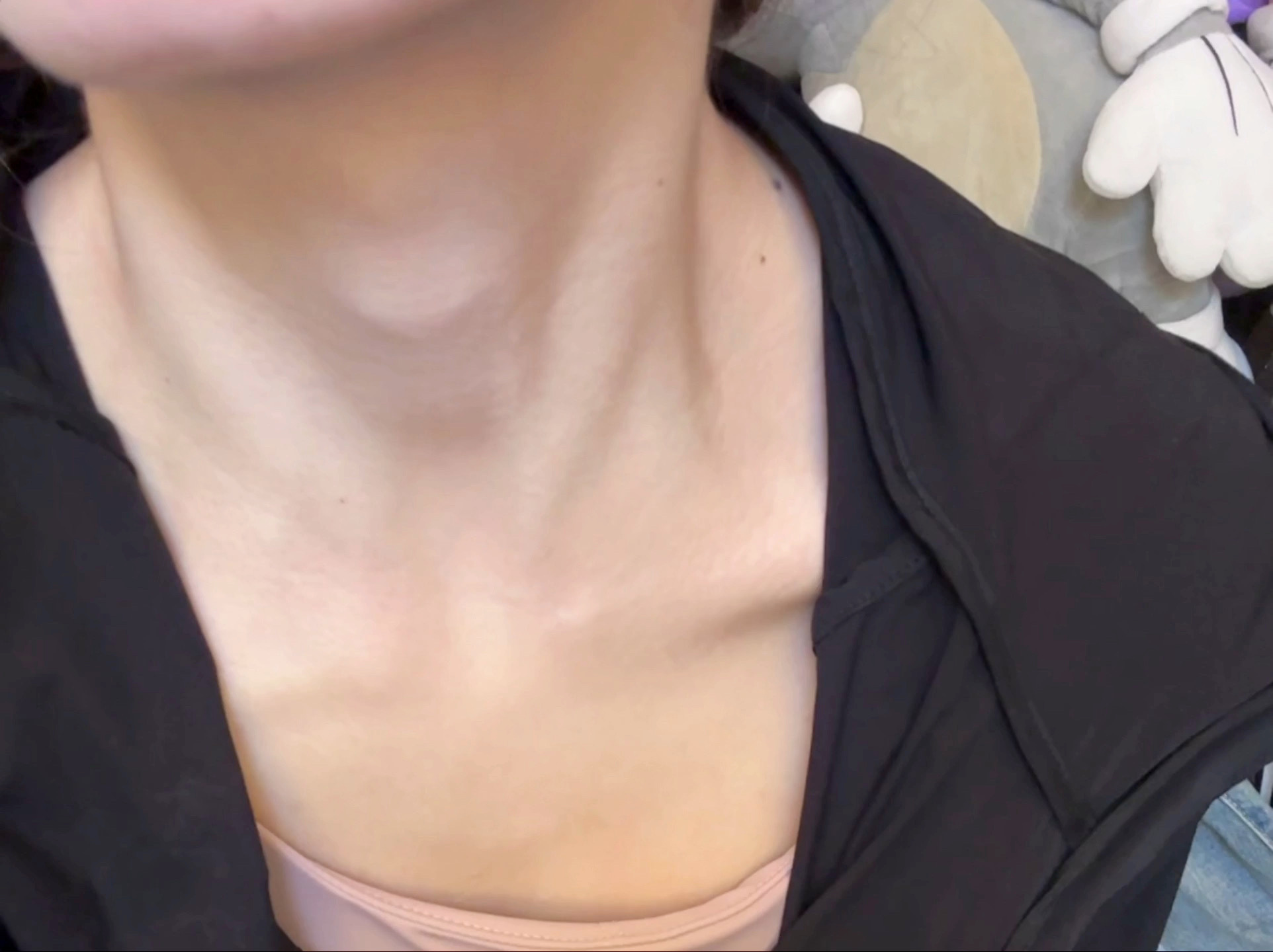 我这喉结不知道以为是男的[摊手] ​​​