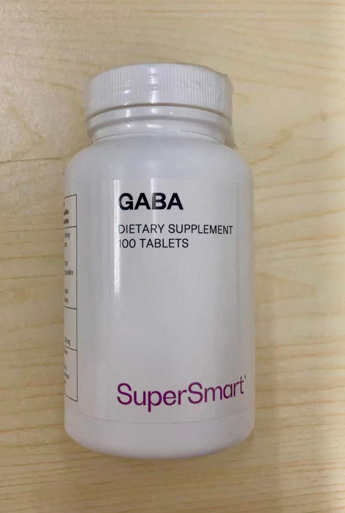 记得第一次吃gaba，睡成一个死猪，一夜无梦，像被人打了一记闷棍，一个巨沉巨深度