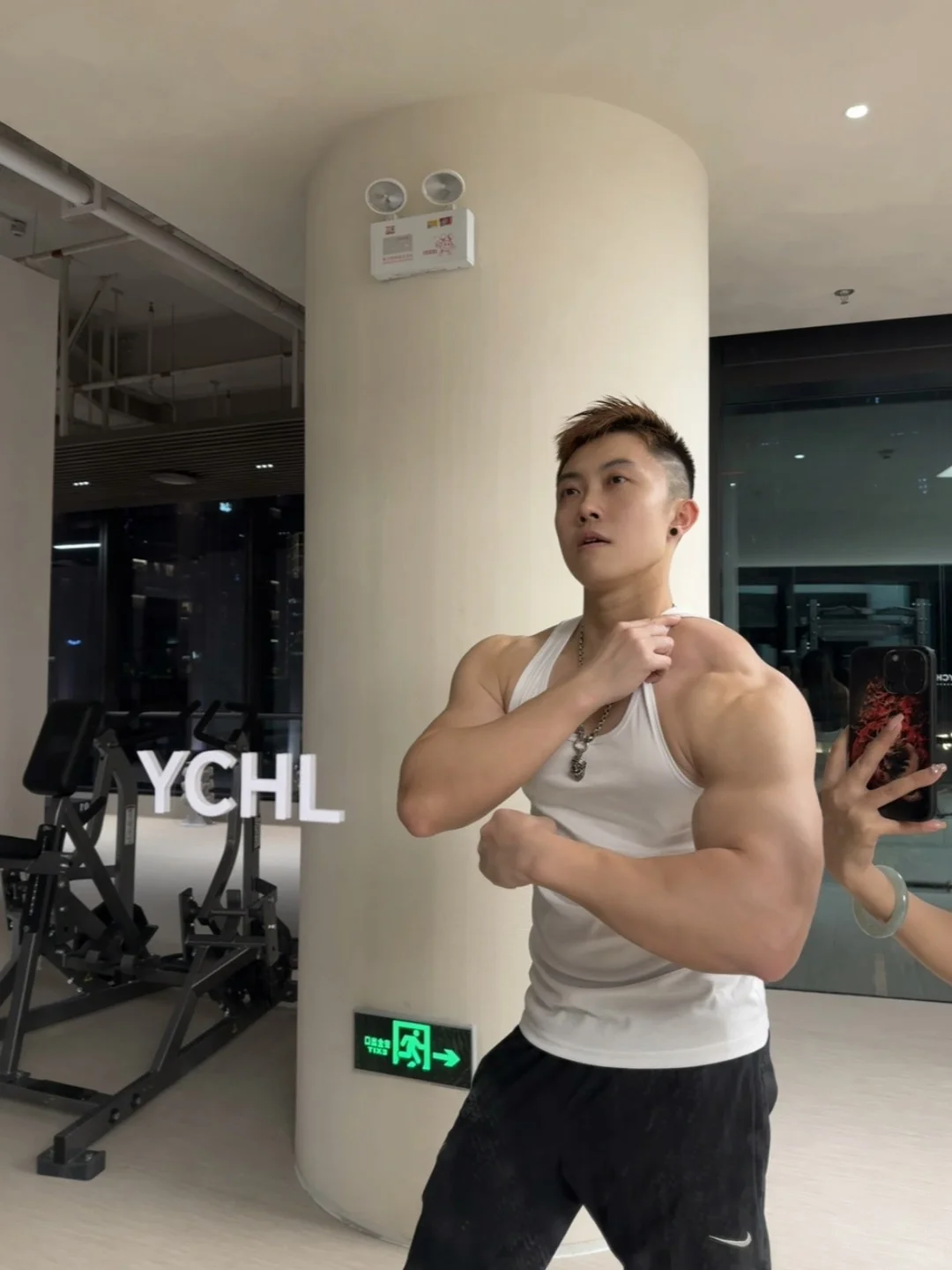 别随便练练，身材不会陪你演戏的