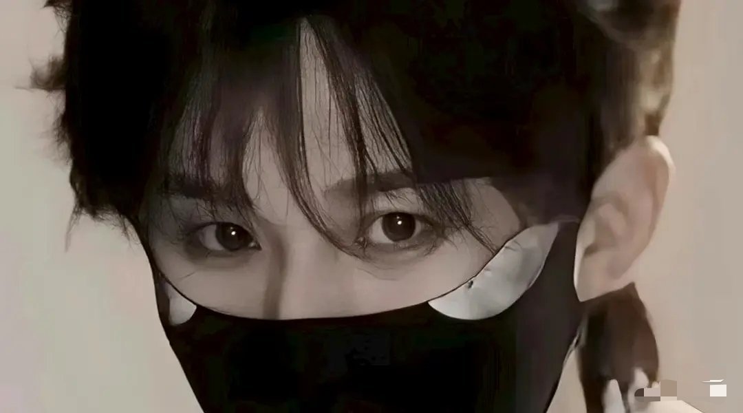 成毅这张图有点男生女相的意思诶，魅惑人心 