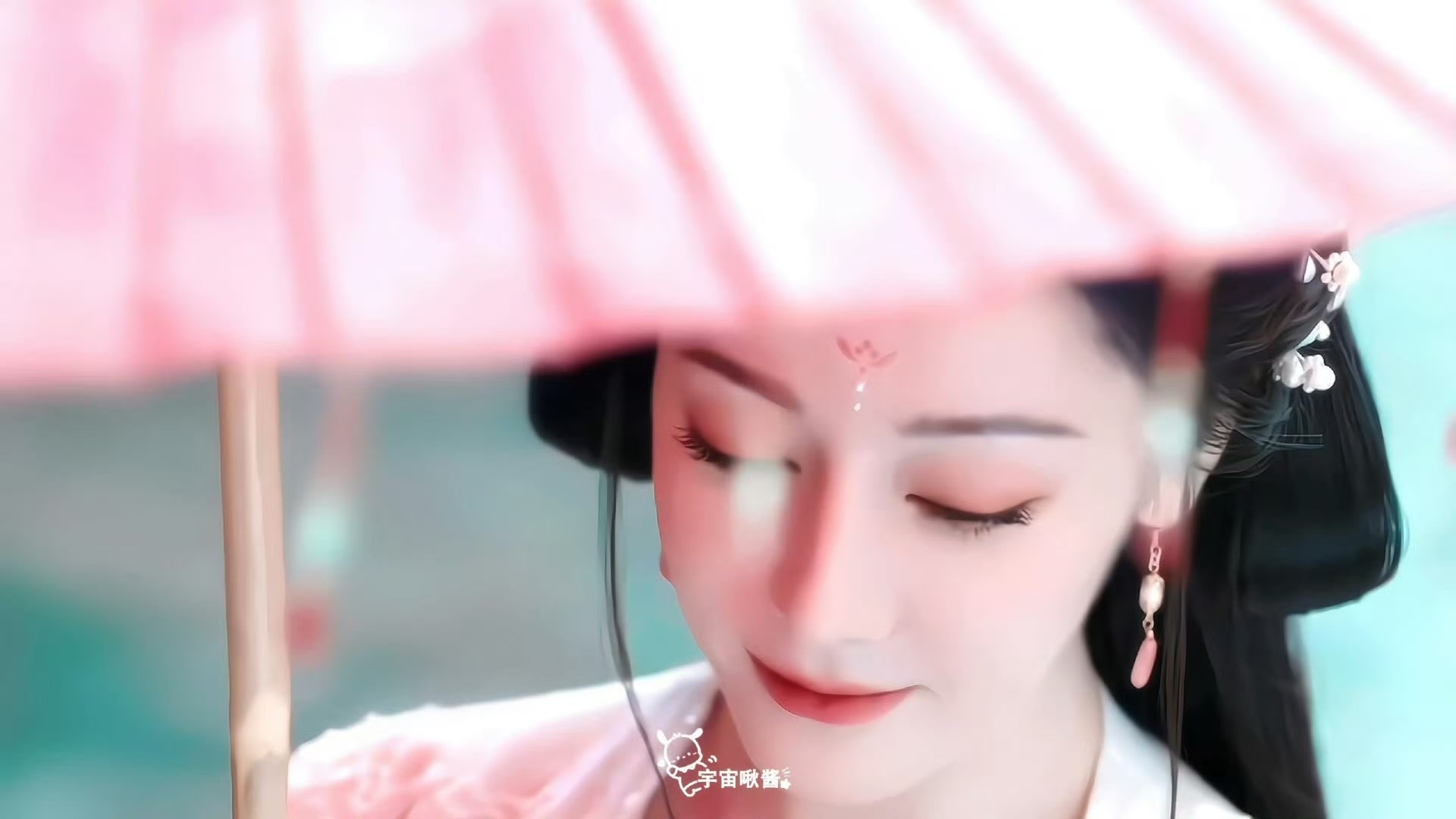 迪丽热巴一人饰三角三种状态切换自如，每个角色处理的细腻又精确好演员的塑造力不过如