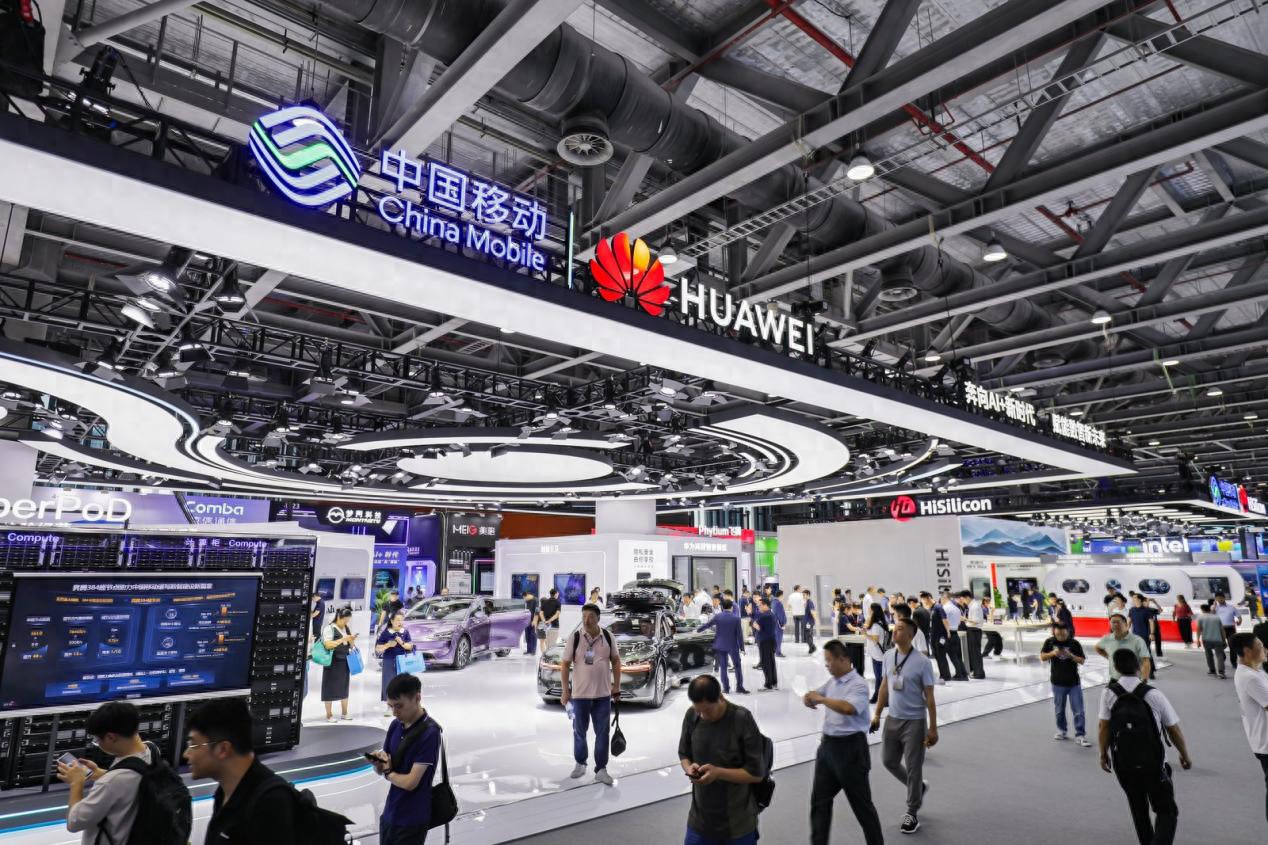 鸿蒙生态赋能全场景体验升级，华为亮相2025中国移动全球合作伙伴大会