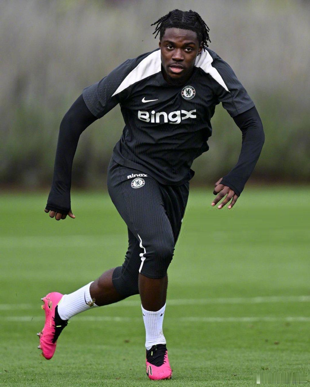 【伤病倾向超高的传说级人物】切尔西的拉维亚回归训练，距离复出又近了一步。22岁的