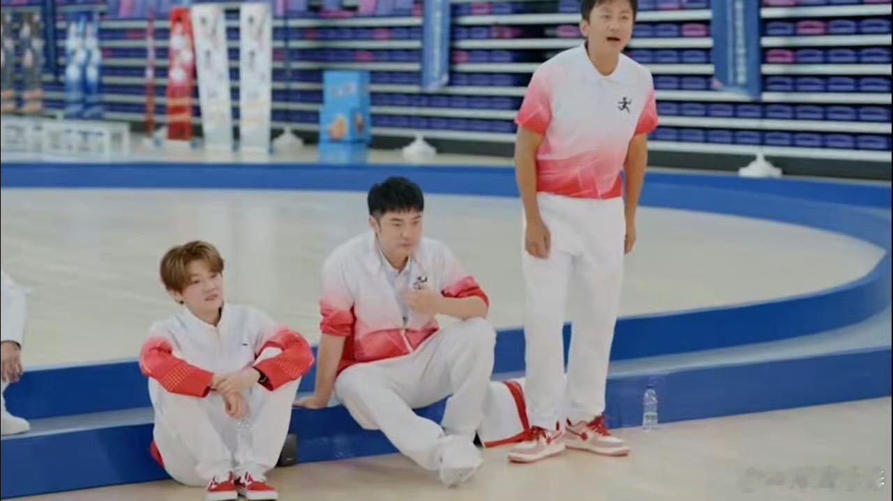 陈赫你们一会不要笑啊 看惯了陈赫在五哈各种放飞自我的名场面，这次化妆走秀依旧看点