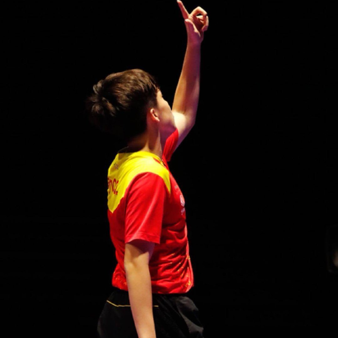 王楚钦因伤退赛   妈妈让我发个微博祝福一下：王楚钦+孙颖莎身体健康，安心养伤。