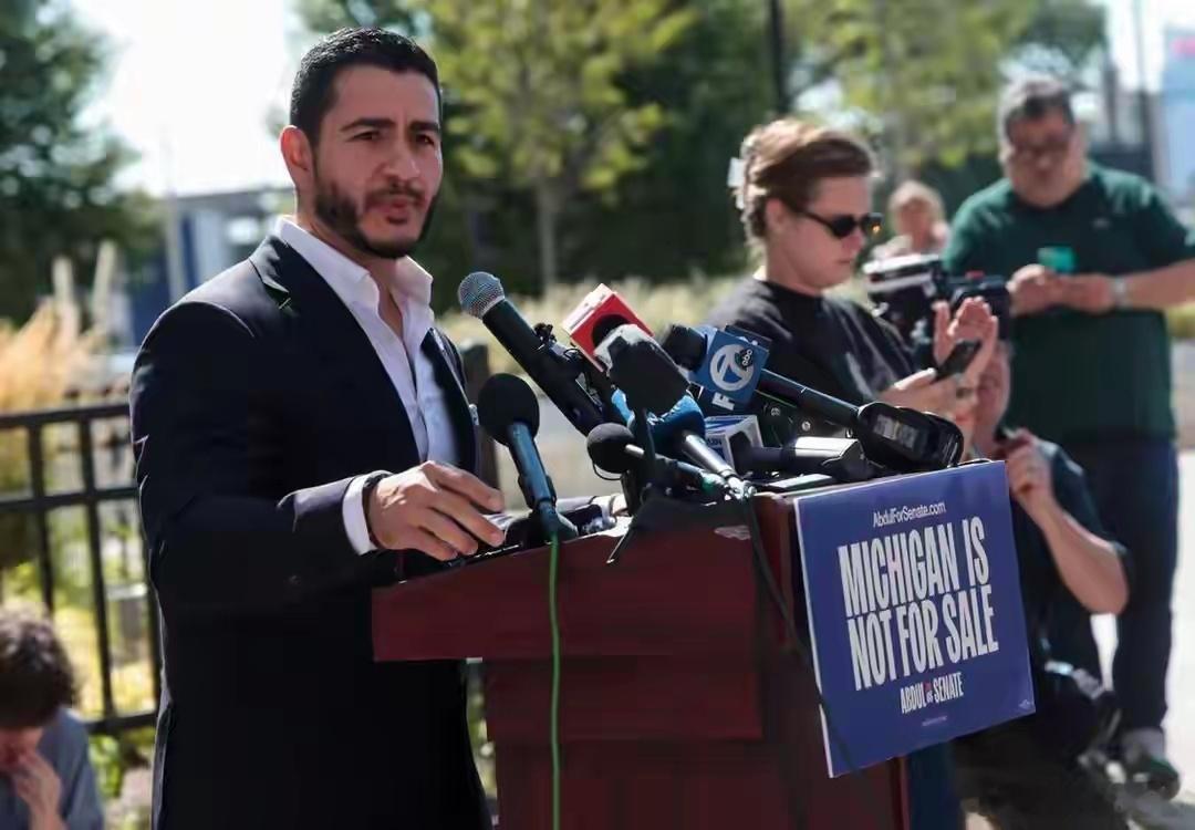 大批“社会主义政客”胜选，美政坛变天了，美官员：已到革命前夜特朗普支持率跌到低谷