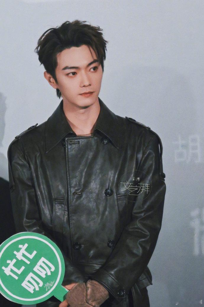 许凯追剧团生图 许凯方圆八百米追剧团生图 许凯追剧团生图 