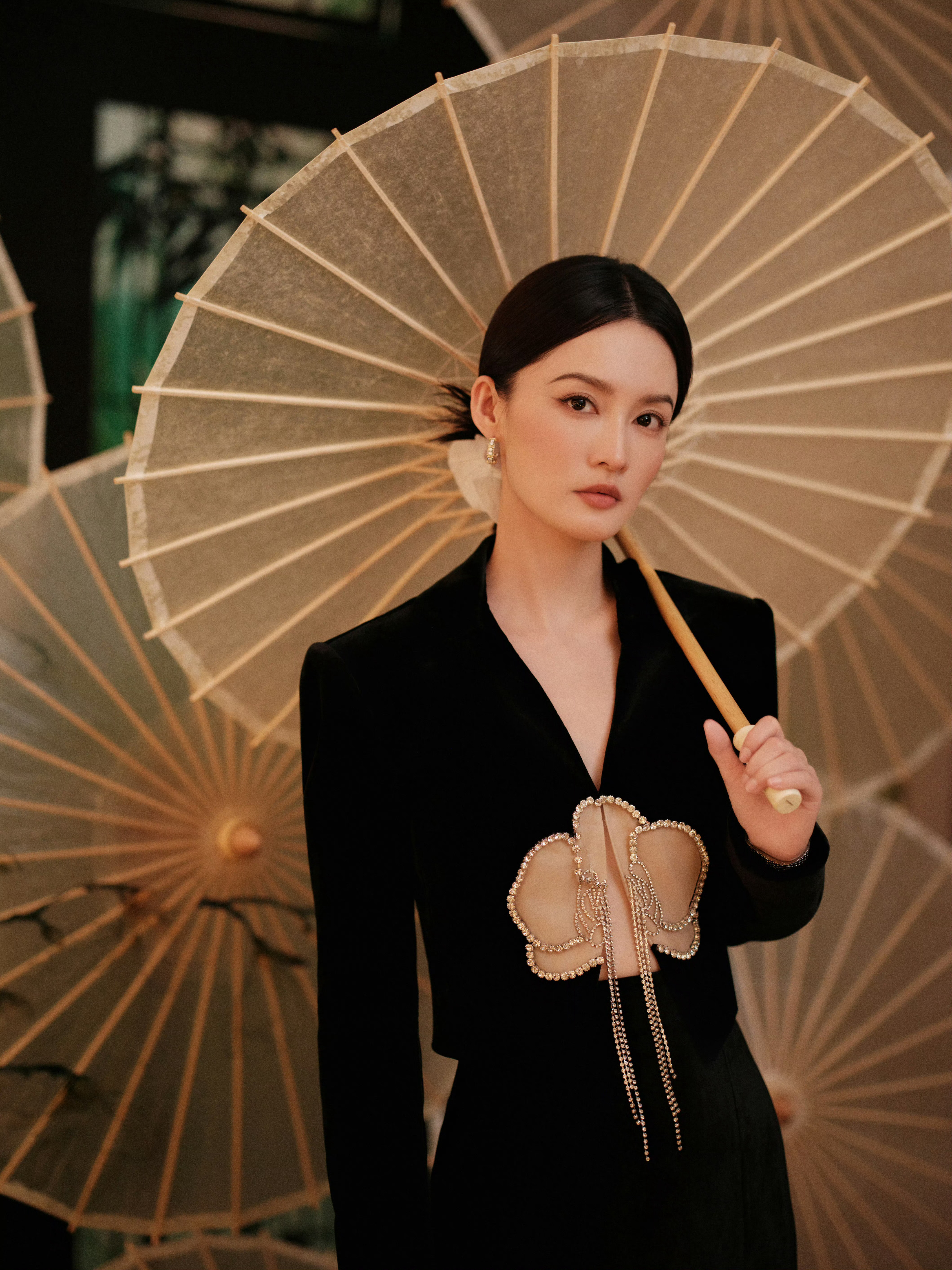李沁意料之中的选中式雅集风格，很无趣的一套 ​​​