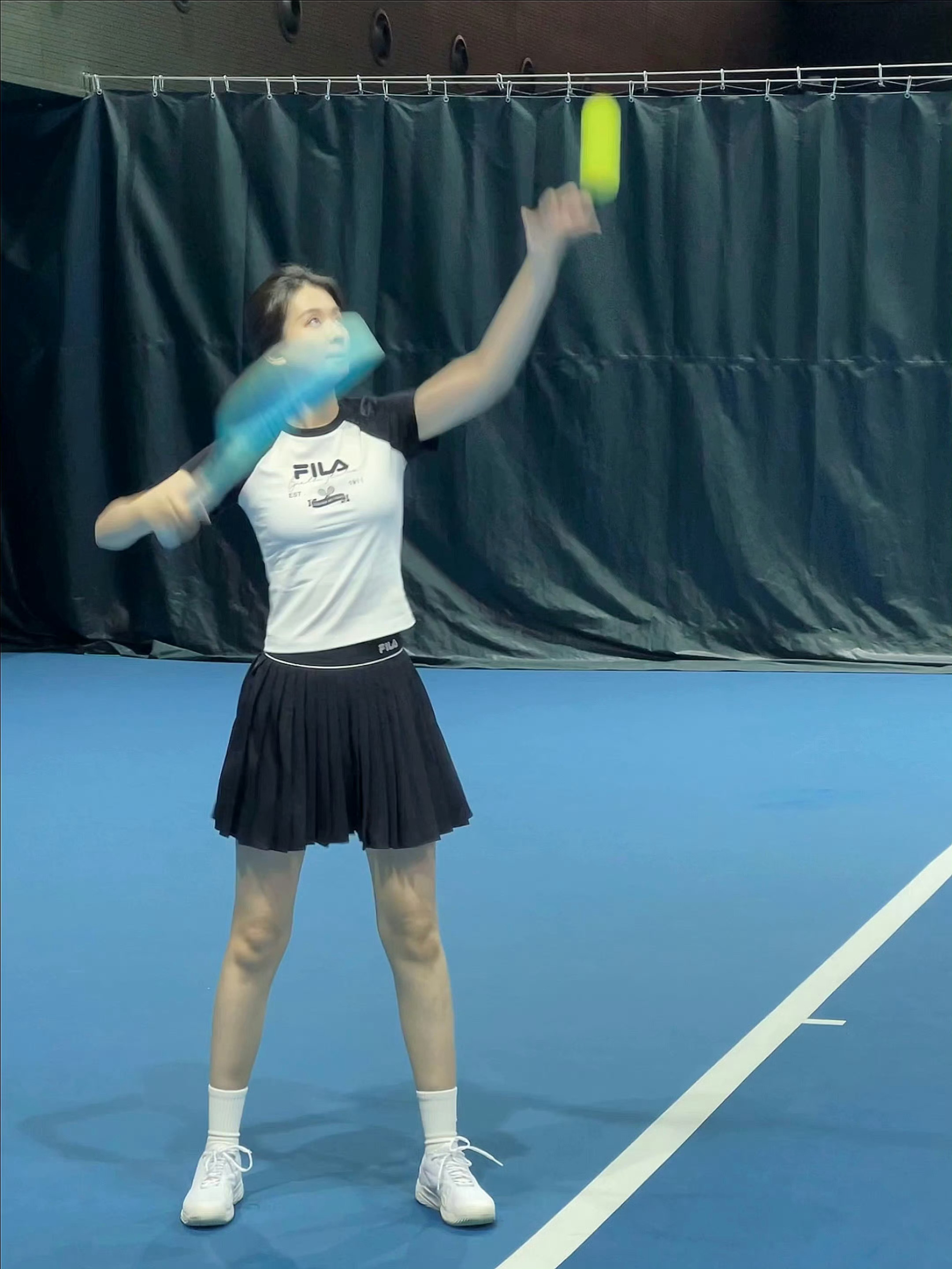 网球少女欣~好直好长的腿！！！运动起来的样子好有活力啊[哇] ​​​