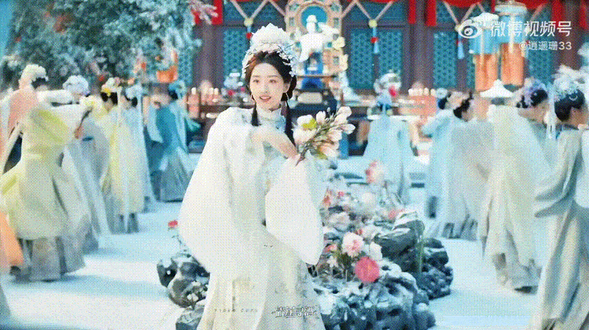 邓恩熙花神琥珀瞳邓恩熙的美貌开始发力了不得不说这次妆造太懂邓恩熙，琥珀瞳放大眼睛