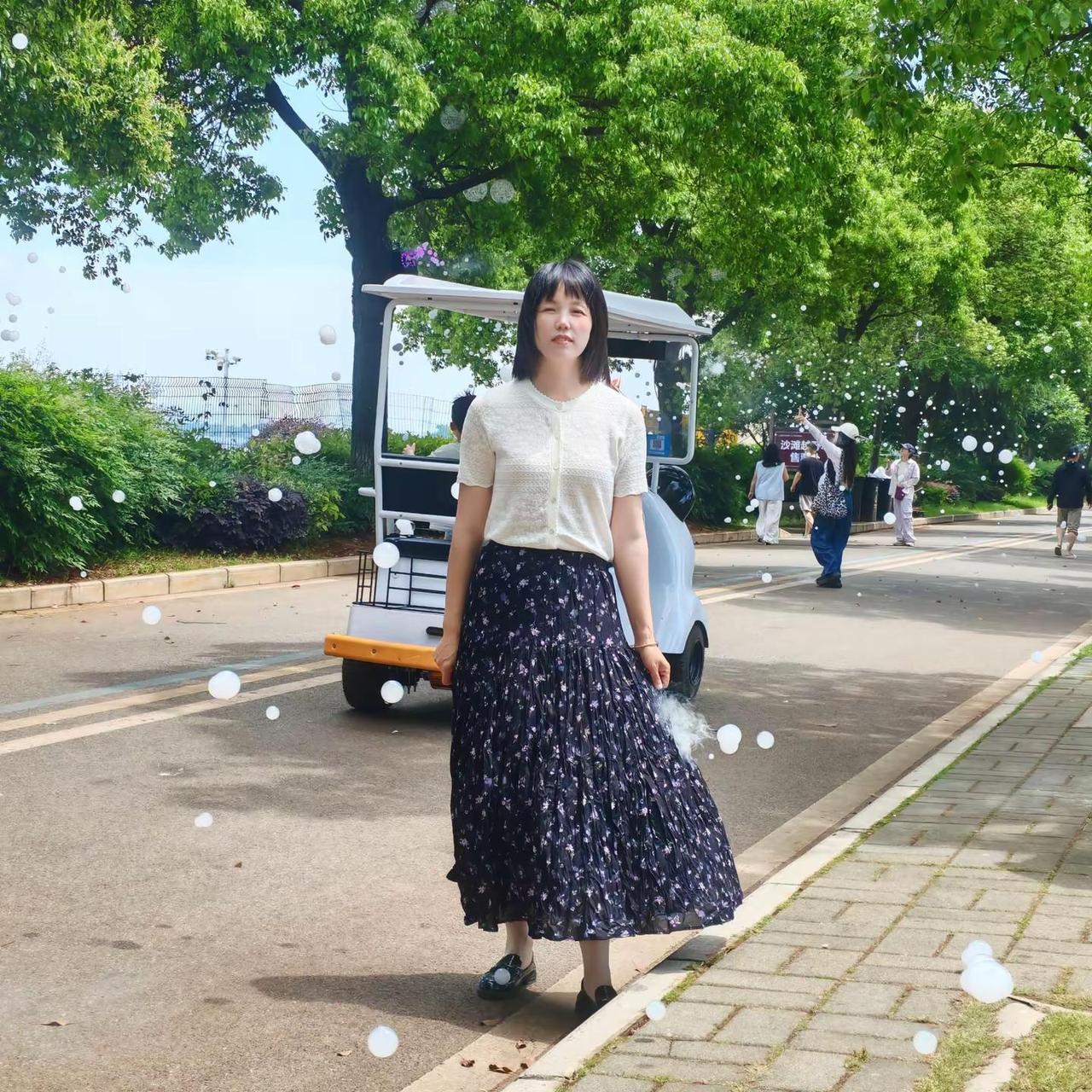 原歌时装家衣服，看似简单穿搭，入坑出不来。夏季清凉穿搭 长长久久原歌时装白色休闲