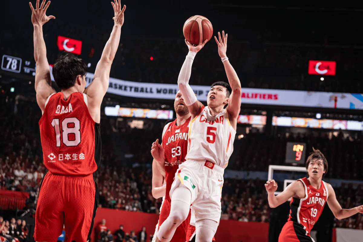 日媒：马场雄大5犯离场的判罚令人费解，裁判哨声来得太晚了