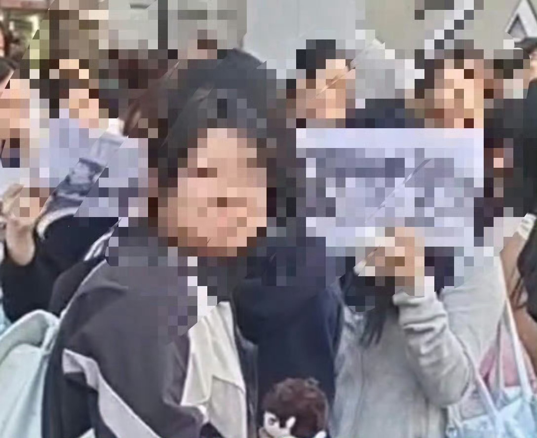 粉丝恶意p图涉嫌违法王橹杰应援王橹杰粉丝 黑白照  吓人‼️王橹杰粉丝国庆期间大
