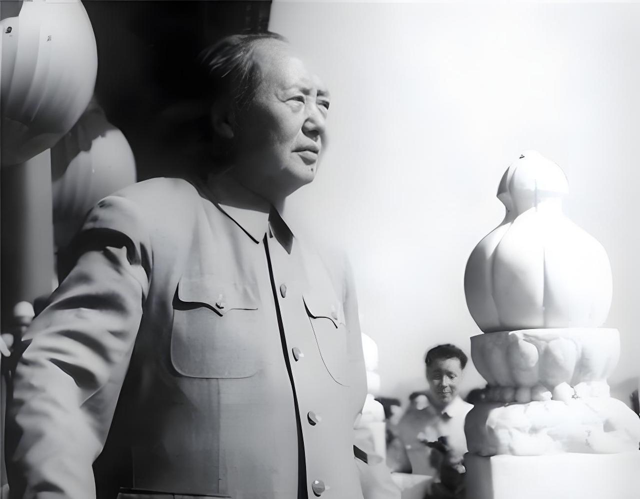 毛主席当年说过一句话，我每次想起来，心里都咯噔一下。他说，他做好了“粉身碎骨”的