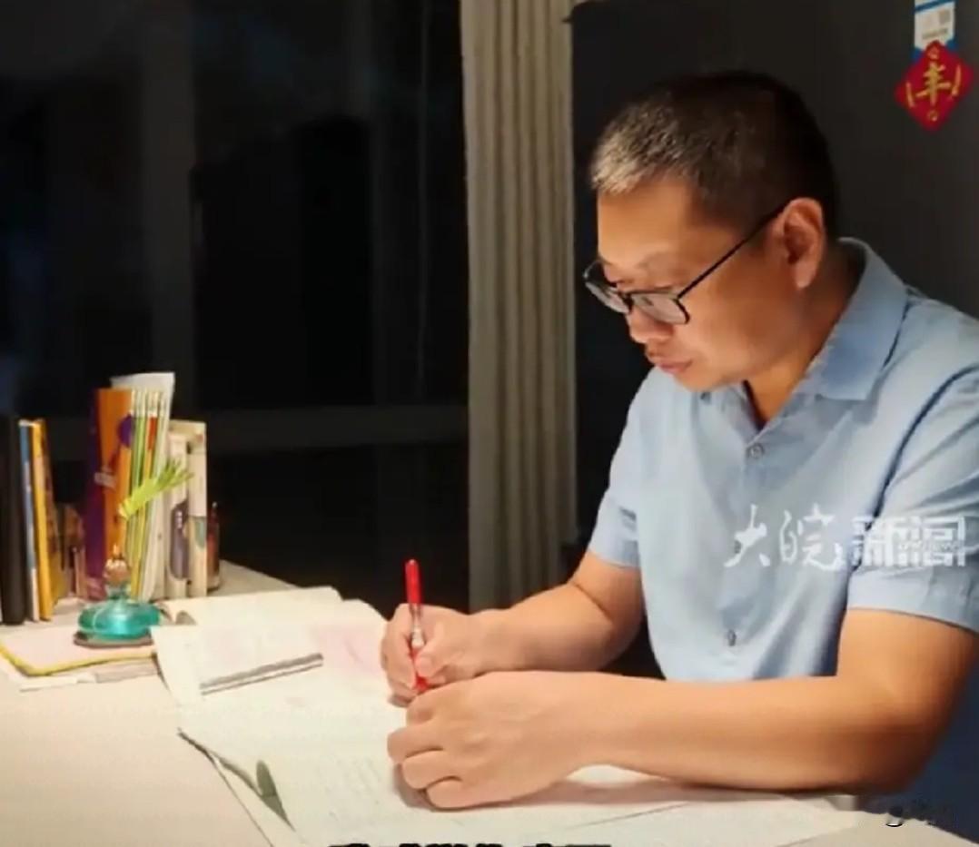 真是牛逼呀，
人和人的差距就是大。
之前刷到辅导作业都是被娃逼疯的，今天却刷到这
