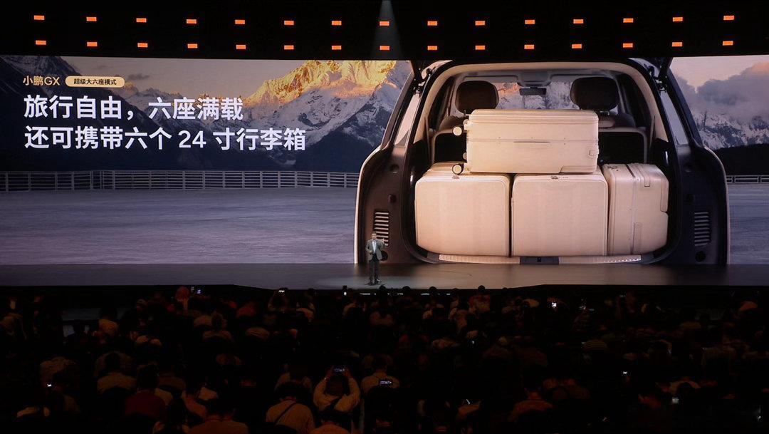 小鹏GX真是把我们日常用车的痛点问题，给一一解决了。AI调光隐私玻璃，以后车里换