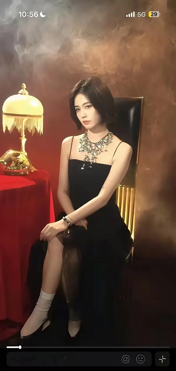 白鹿终于原谅时尚圈了 