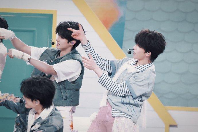 朱志鑫苏新皓你画我猜好抽象 朱志鑫和苏新皓的你画我猜简直 “画风清奇”！他俩的精