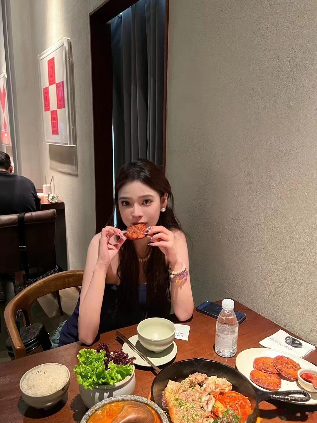 超适合和姐妹们一起聚会的brunch餐厅不仅里面的东西超好吃店里的店员小哥哥也很