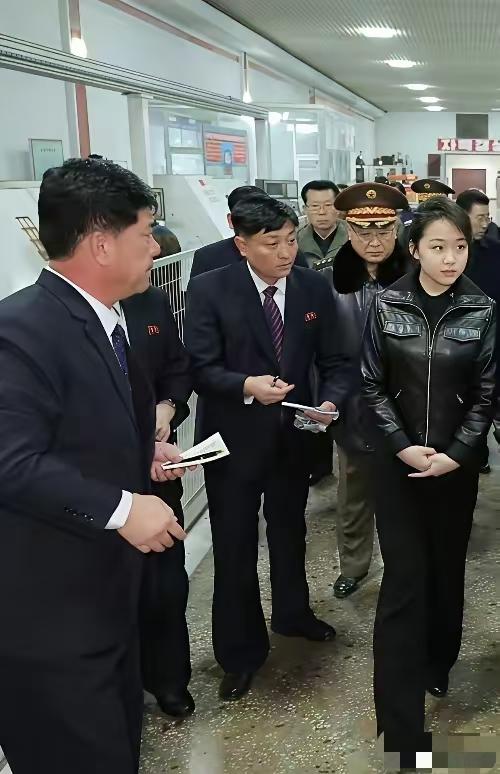 这个女孩特别的沉稳，不知要超过多少同龄人，她的沉稳来自目空一切，也注定她的一生不