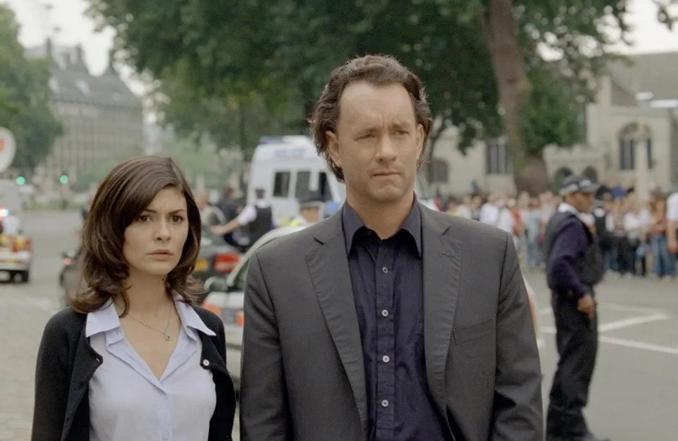 《达芬奇密码》2006年上映，由朗·霍华德导演，汤姆·汉克斯在影片中是一位符号专