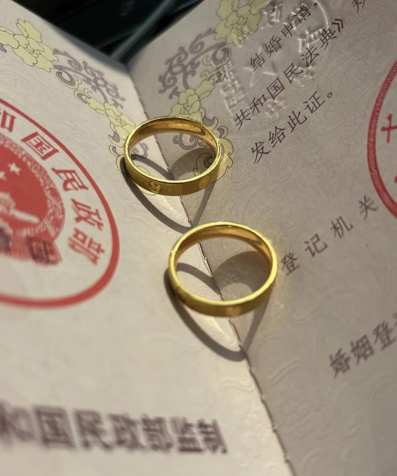 大三女生意外怀孕，去医院一查，竟然是双胞胎。男生当晚就给家里打电话，他家观念传统