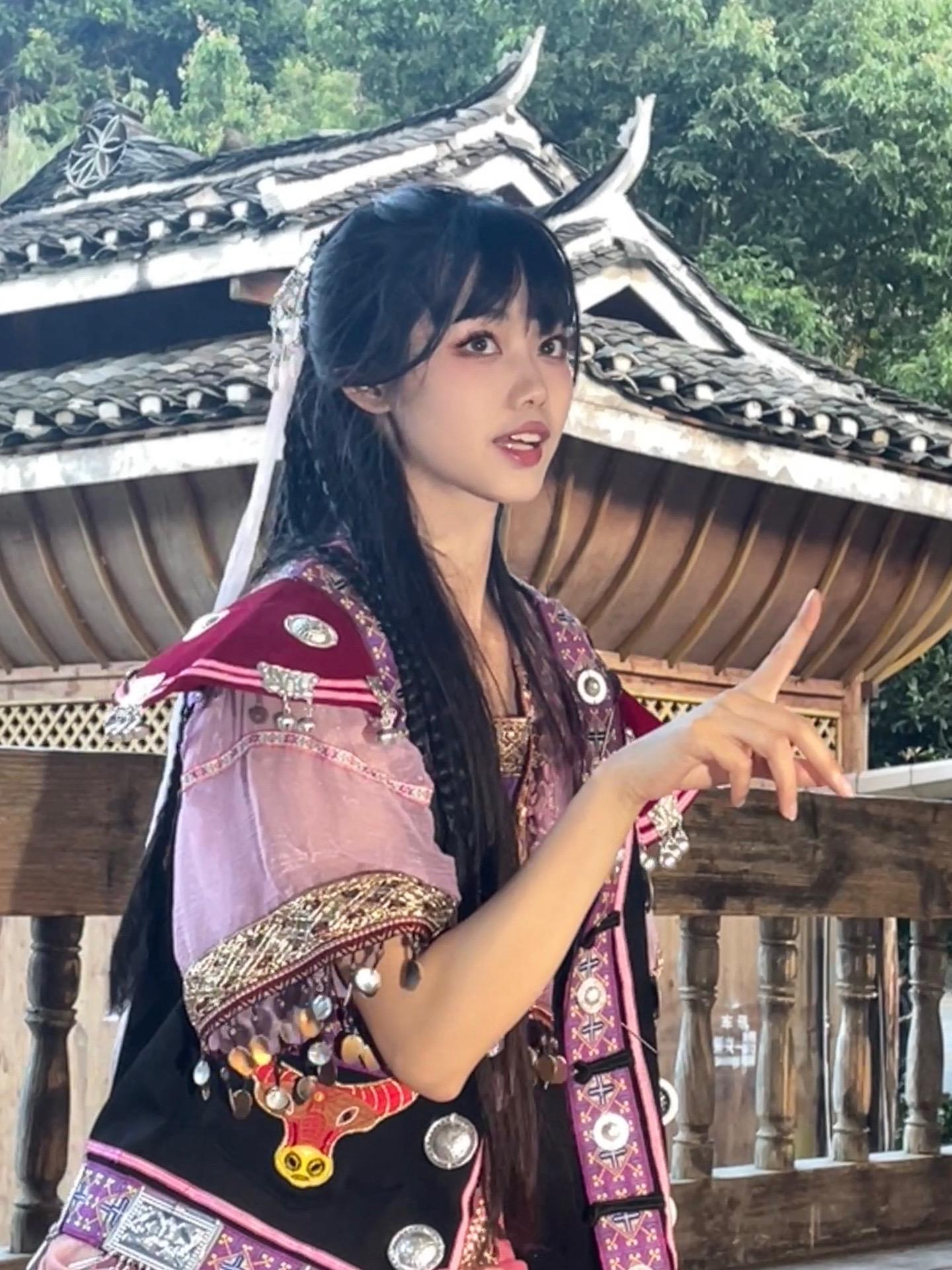 “顾留芳，我喜欢你，我要嫁给你！”来肇兴侗寨拍紫萱啦
最近在重温仙剑三，永远忘不了紫萱和留芳第一世的灯会相遇
那时的紫萱还是天真烂漫的小女孩呀