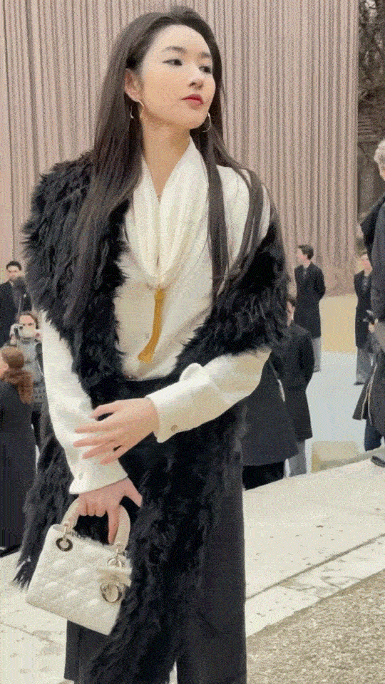 王玉雯扛住了G社镜头女神来了！好顶的眼神 