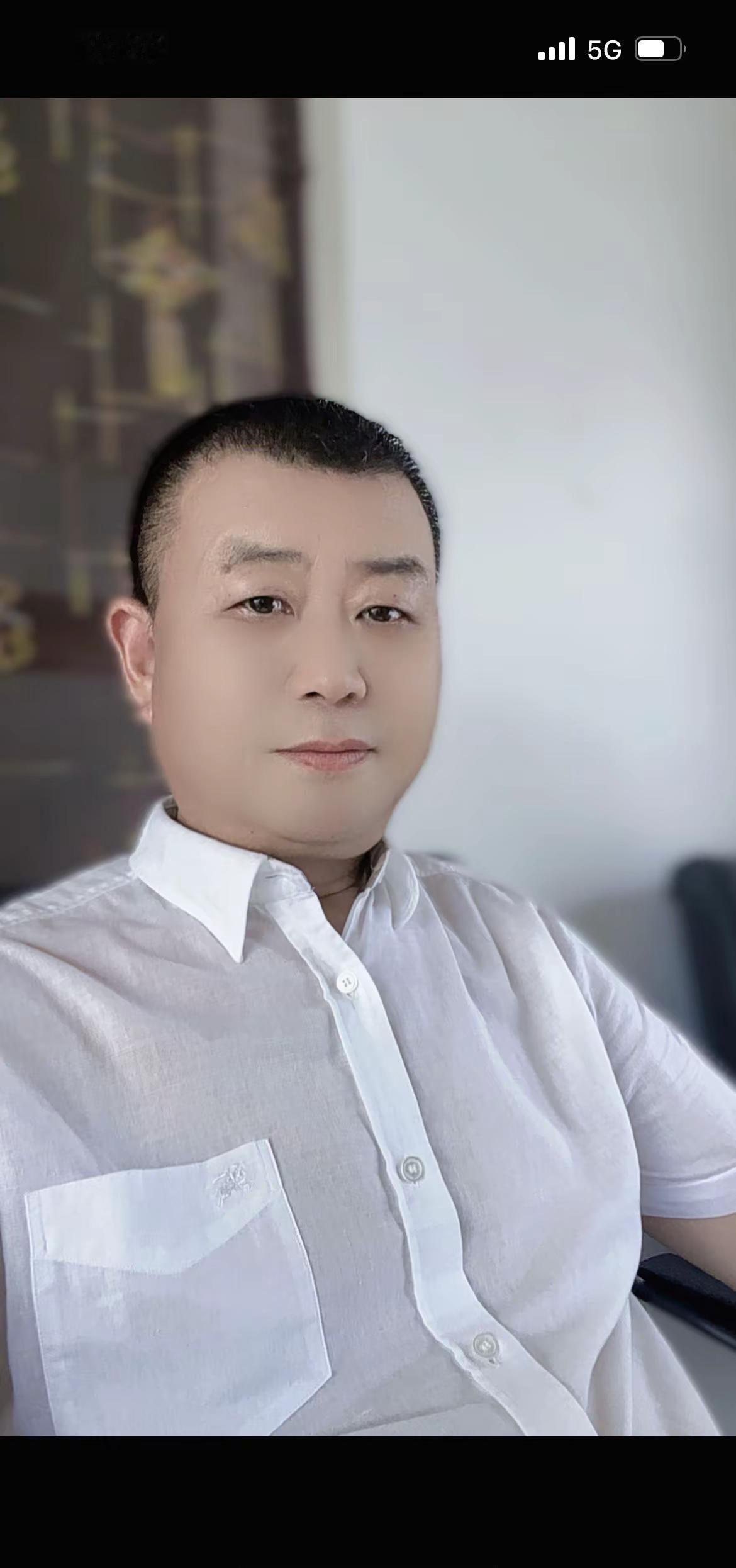 人的一生。各有各的难言之隐。各有各的身不由己。有些不能述说的心事。无人共鸣情绪。