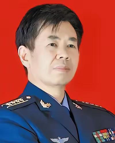 千万别再纠结军人该守和平还是敢胜战了，马骏的克制与戴旭的血性，从来都不是对立的选