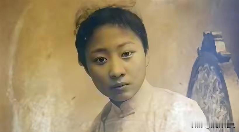 1925年露兰春逃离黄金荣：27岁戏子的破局之战
 
1925年，27岁露兰春伺