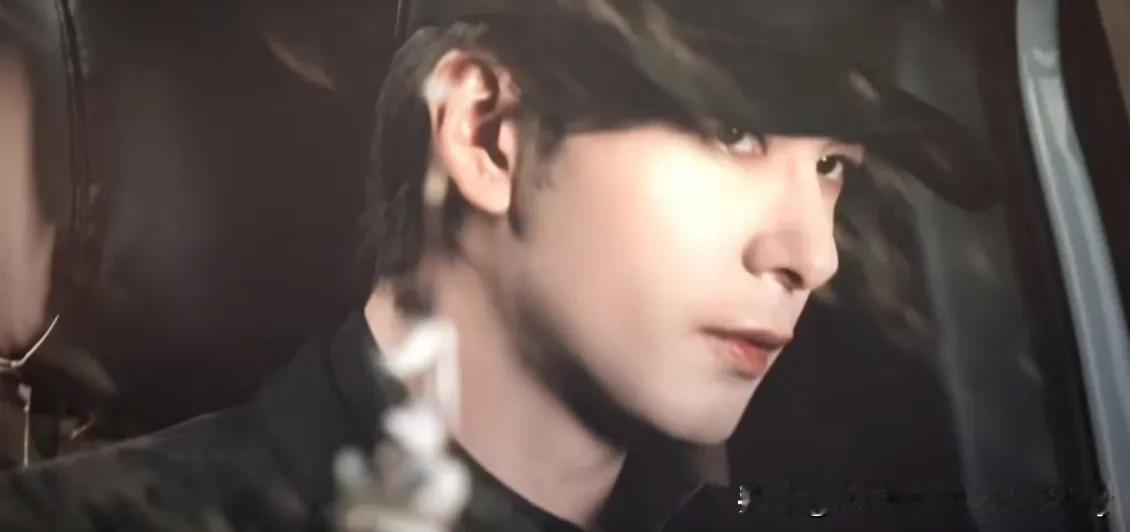 #枭起青壤# 这是什么角色扮演游戏么！！！！我好喜欢这个造型。 ​​​