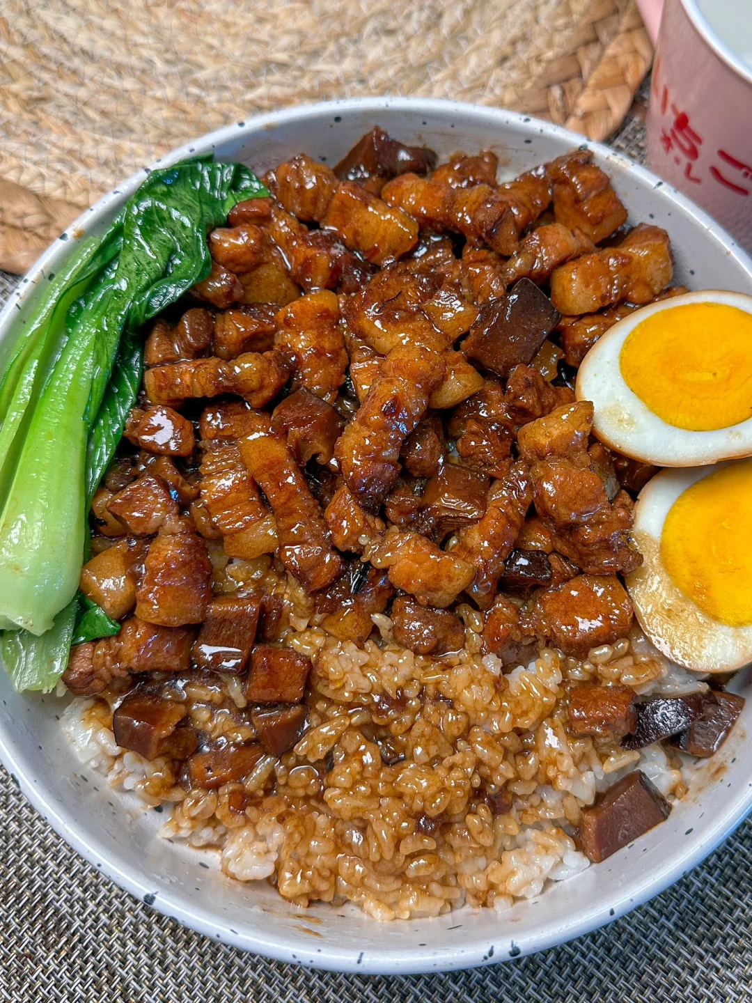 卤肉饭咱就没输过！！给姐妹吃到扶墙出门！！