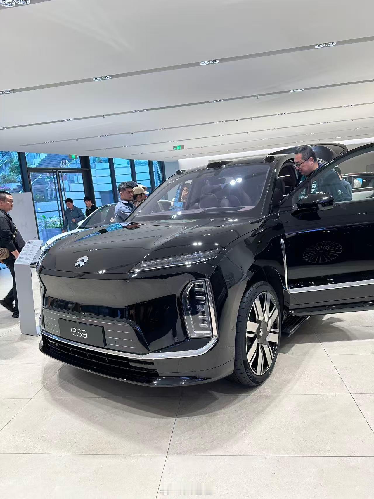 看大哥这眼神应该是爱上了但对我而言，价格太尊我还是等等L90吧新能源汽车﻿新能源