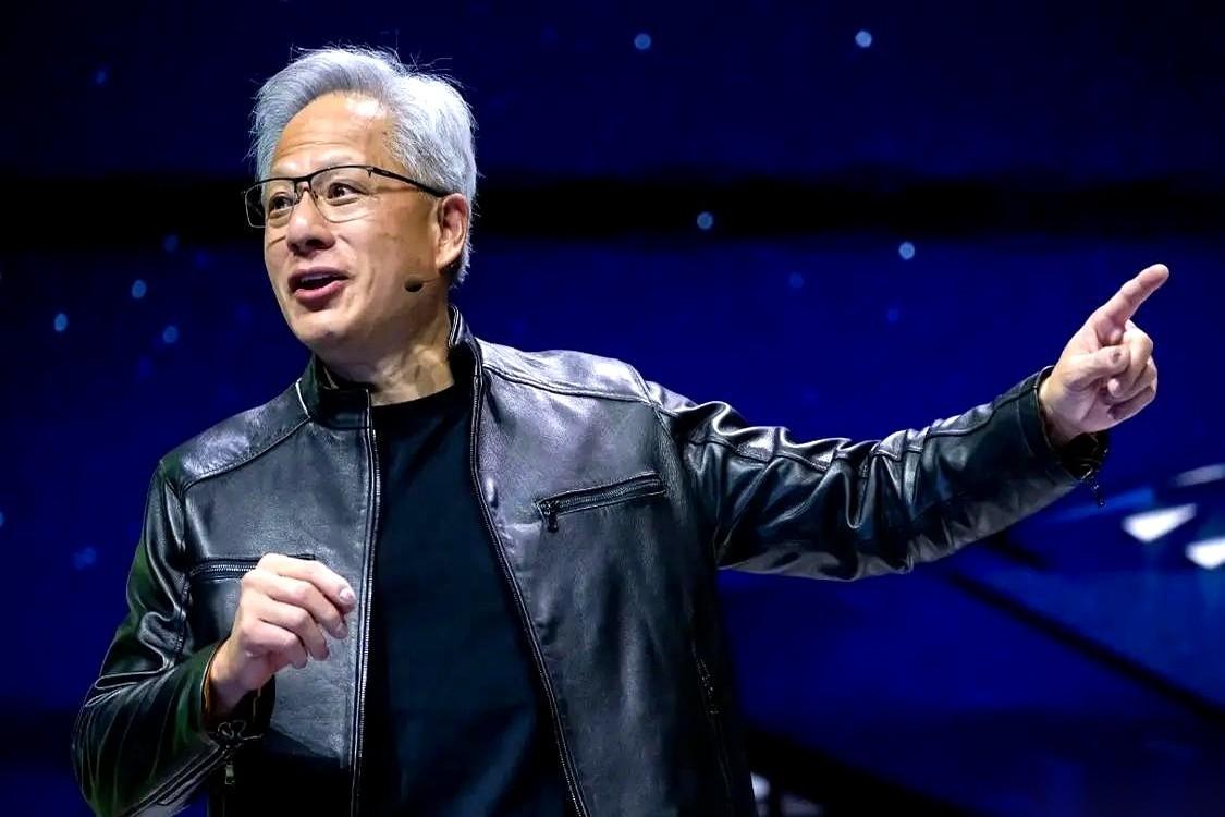 黄仁勋这盘棋，算是走到死胡同了。
风声吹了大半天，说他要跟着特朗普来中国。结果1