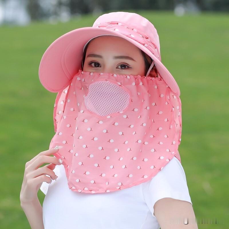 发现了没有，这两年路上的女“佐罗”越来越多了。
许多女士为了防晒，都戴上了全脸防