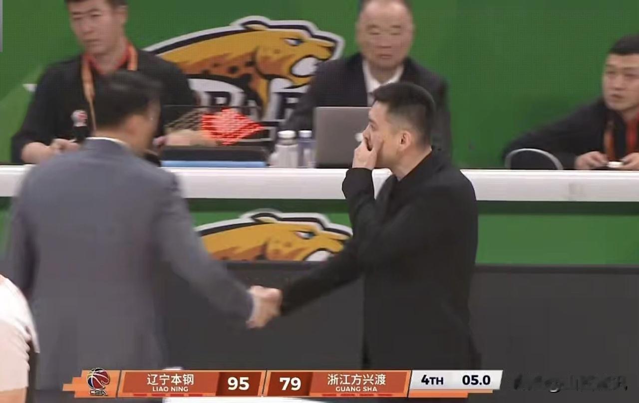 被动挨打！刚刚拿到总冠军戒指的浙江方兴渡男篮，今晚被辽宁本钢男篮95比79一举击