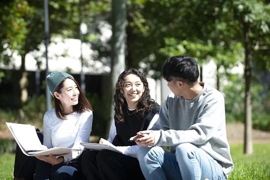 小学生的大问题vs大学生的小问题小学生烦恼都是天大的事，一颗糖、一次批评、和同学