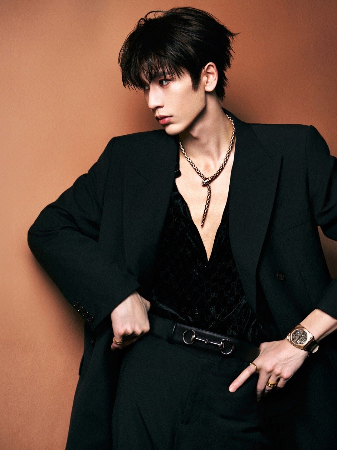 2025微博年度热度演员Gucci家小少爷实至名归！张凌赫今晚身着Gucci特别