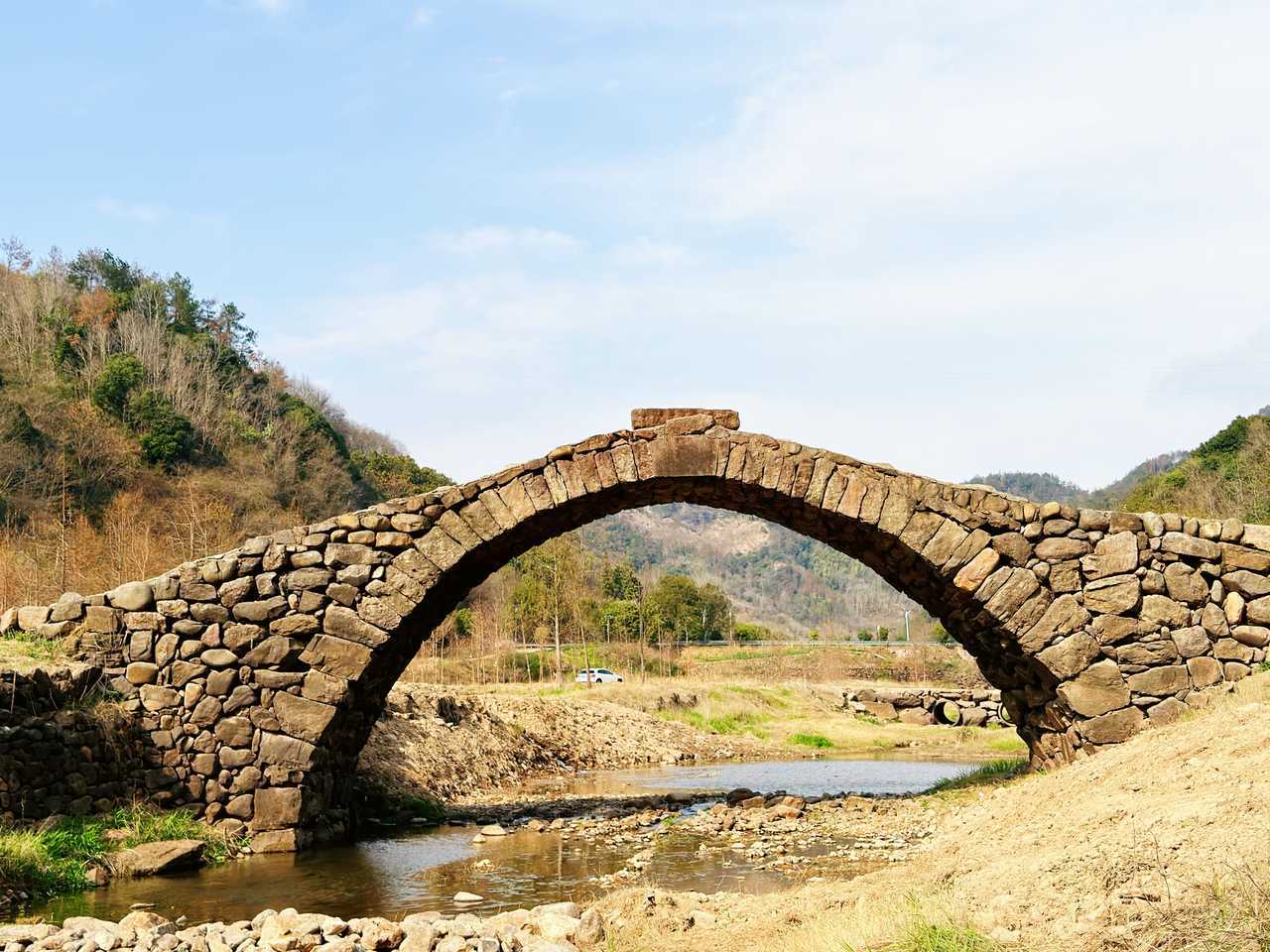 晚安 愿这温柔的夜色，抚平你所有的疲惫与不安；愿甜甜的好梦，接住你所有的委屈和疲