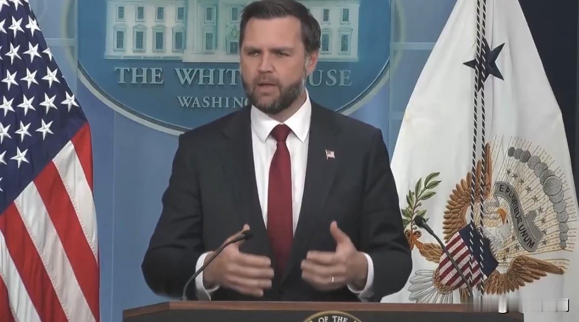 美副总统力挺塔克卡尔森

塔克卡尔森曾经作为特朗普的铁杆支持者，如今他和特朗普公