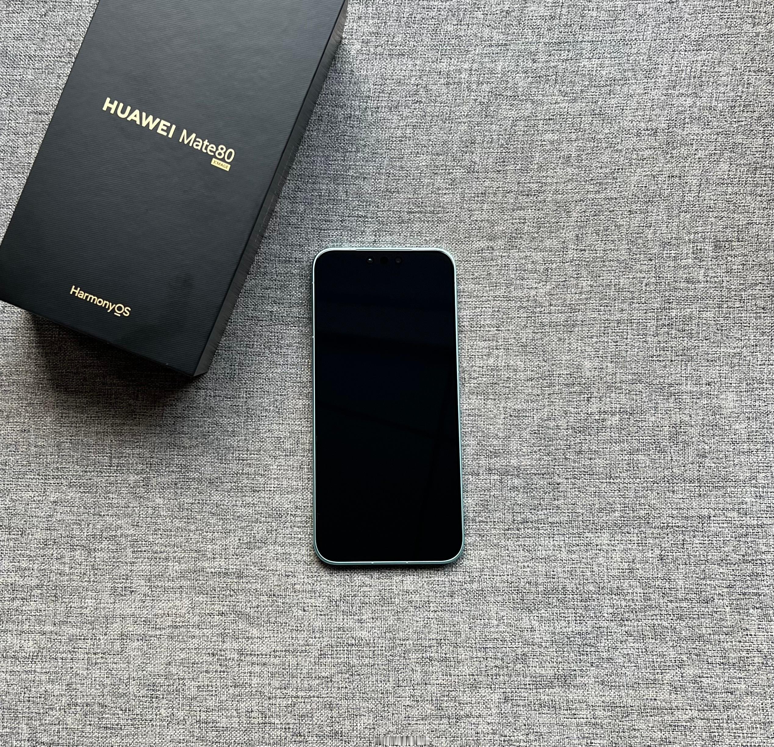 华为Mate80 16+512G 云杉绿，屏幕完美，中框完好，后置摄像头轻微划痕