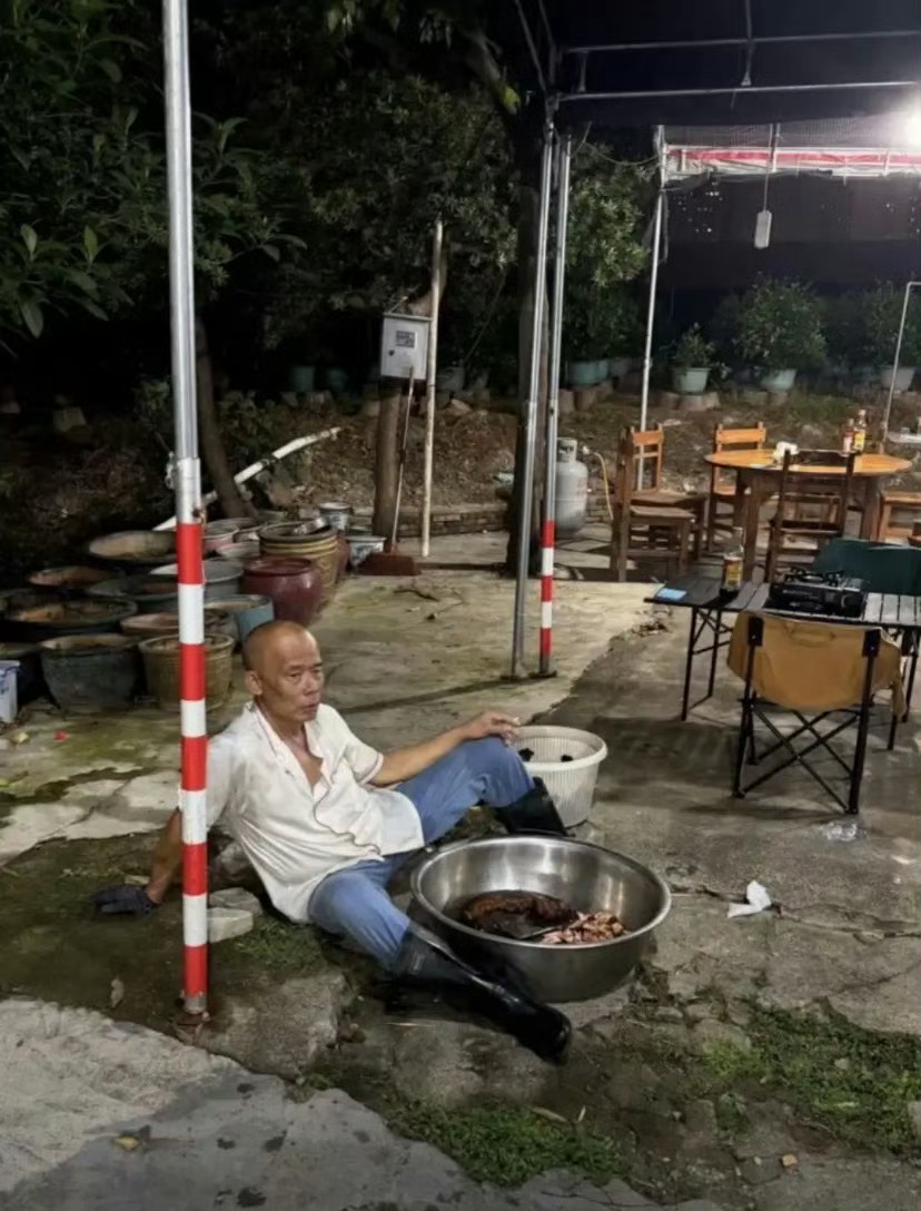 爆火鸡煲店老板称用的冰冻鸡哈哈哈，生意太好了，不想搞了，哈哈哈哈