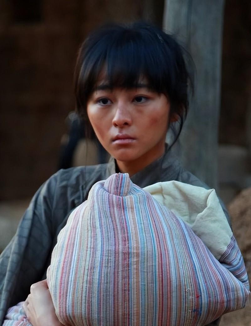 《白鹿原》原著：如果不是“那撮罪恶的麦草”，冷秋月根本不会疯
冷秋月家是外来户，