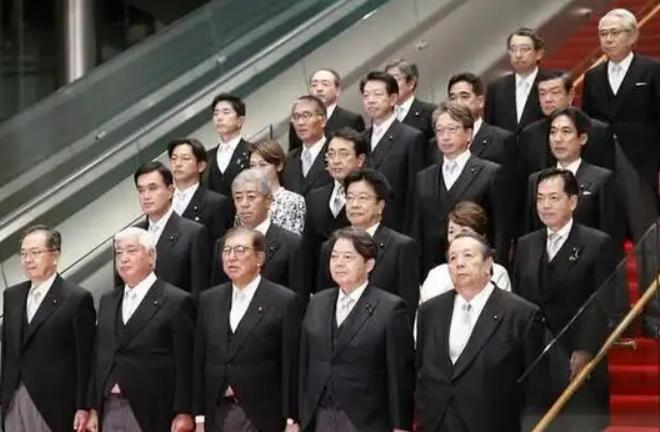 中国只要不让日本访华团访华，守往国门，一切与日本免谈，用不了很长时间，日本就能急